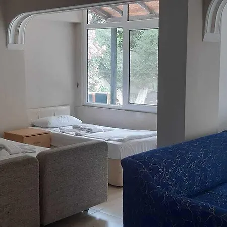 Selina 古泽尔坎里